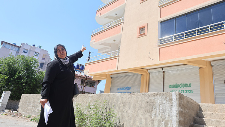20 yıllık ev hayali suya düştü: Biber temizleyerek biriktirdiği parayla dolandırıldı
