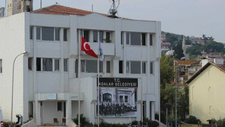 CHP'li meclis üyeleri katılmadı! Adalar Belediye Başkan Vekili seçimi ertelendi
