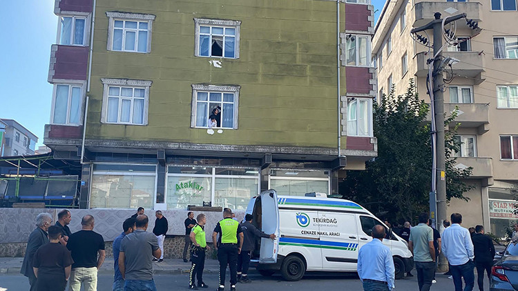 Eşini öldürüp sabaha kadar başında bekledi! Evlada en acı telefon: Annenizi öldürdüm