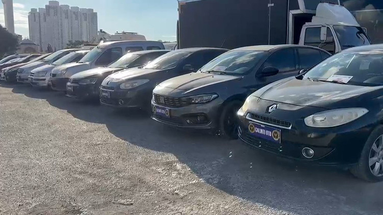 Ağır hasarlı araçları 'change' yapıp satan şebeke çökertildi: 16 gözaltı