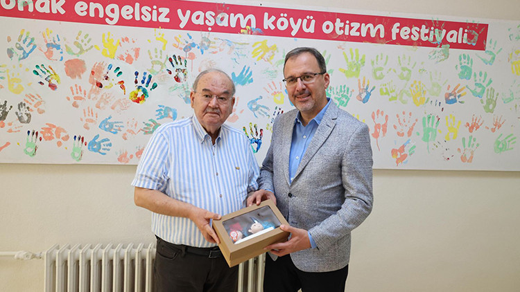 Kasapoğlu: Burhan Özfatura’yı İzmir’e hizmetleri ve engelli bireyler için verdiği emekle hatırlayacağız