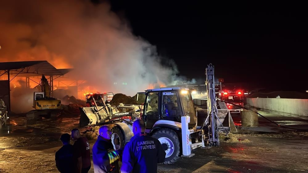 Samsun'da saman deposu alevlere teslim oldu