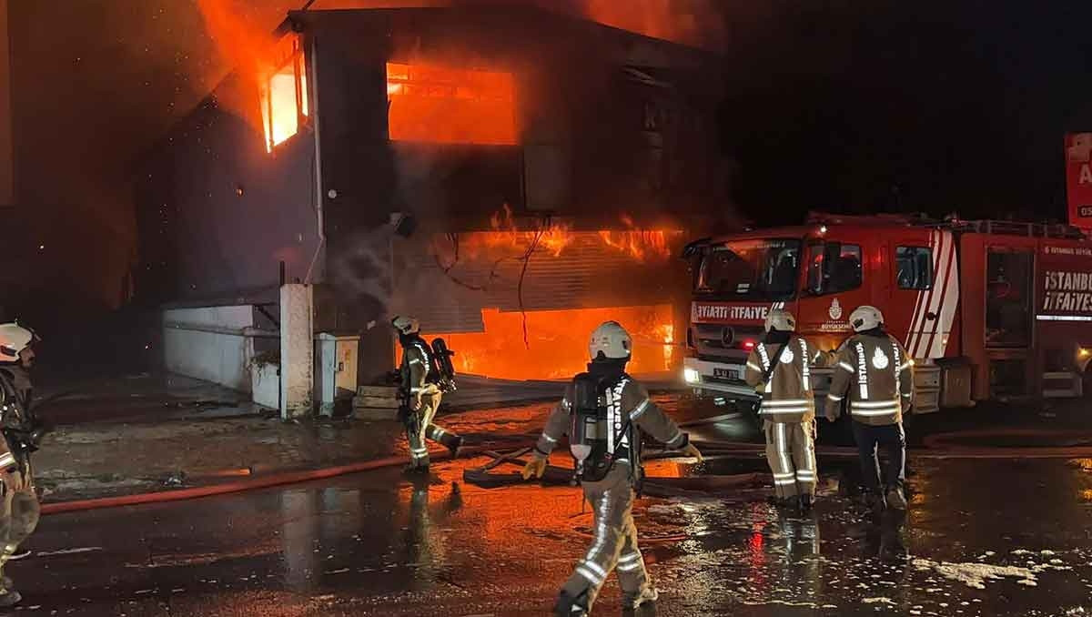 Lastikçide başlayan yangın iş yerlerine sıçradı! 6 iş yeri zarar gördü
