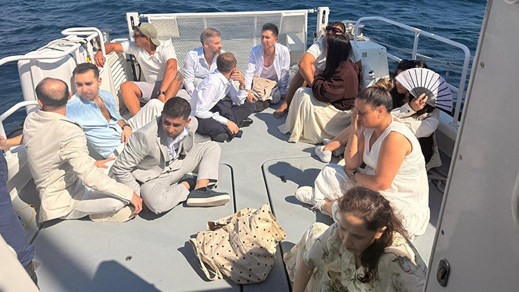 Muğla'da şaşırtan göçmen operasyonu: Dikkat çekmemek için şık giyinmişler