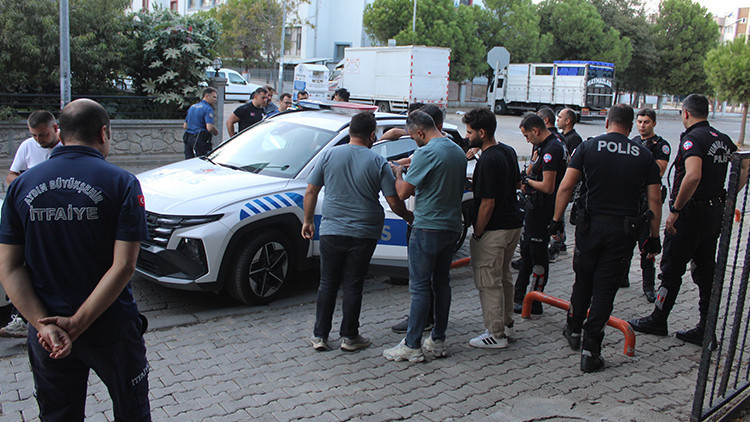 Okul önünde pompalı tüfekle gezen 2 şüpheli yakalandı