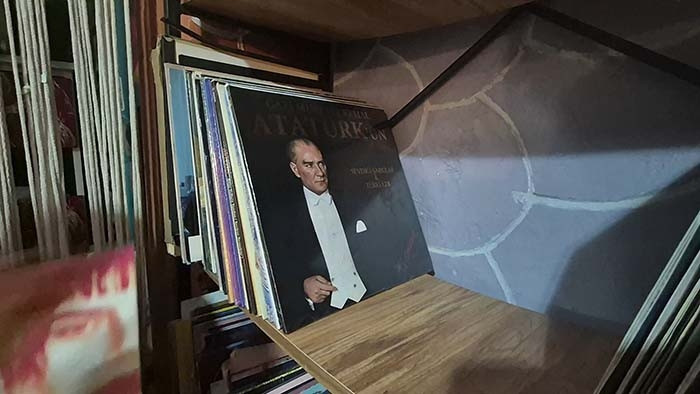 Evinin bir odasına koydu: Elinde binlerce var En değerli olan eşimin bana aldığı Evinin bir odasına koydu: Elinde binlerce var En değerli olan eşimin bana aldığı