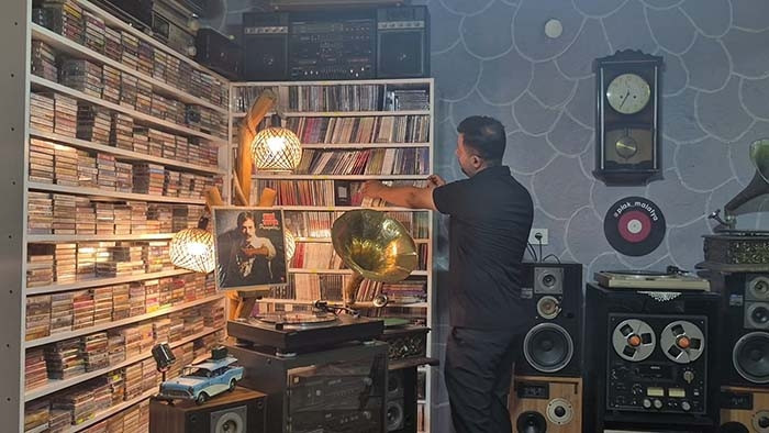 Evinin bir odasına koydu: Elinde binlerce var En değerli olan eşimin bana aldığı Evinin bir odasına koydu: Elinde binlerce var En değerli olan eşimin bana aldığı