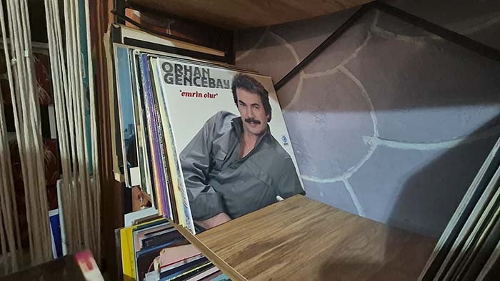 Evinin bir odasına koydu: Elinde binlerce var En değerli olan eşimin bana aldığı Evinin bir odasına koydu: Elinde binlerce var En değerli olan eşimin bana aldığı
