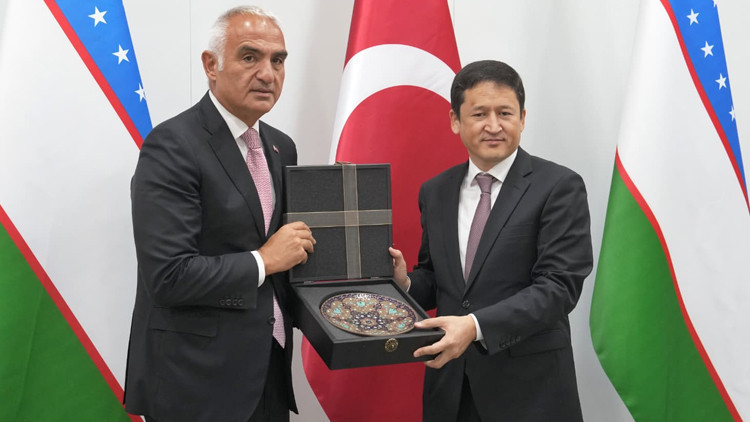 Bakan Ersoy, Özbekistan’ın bağımsızlığının 35. yıl dönümünde Taşkent’te