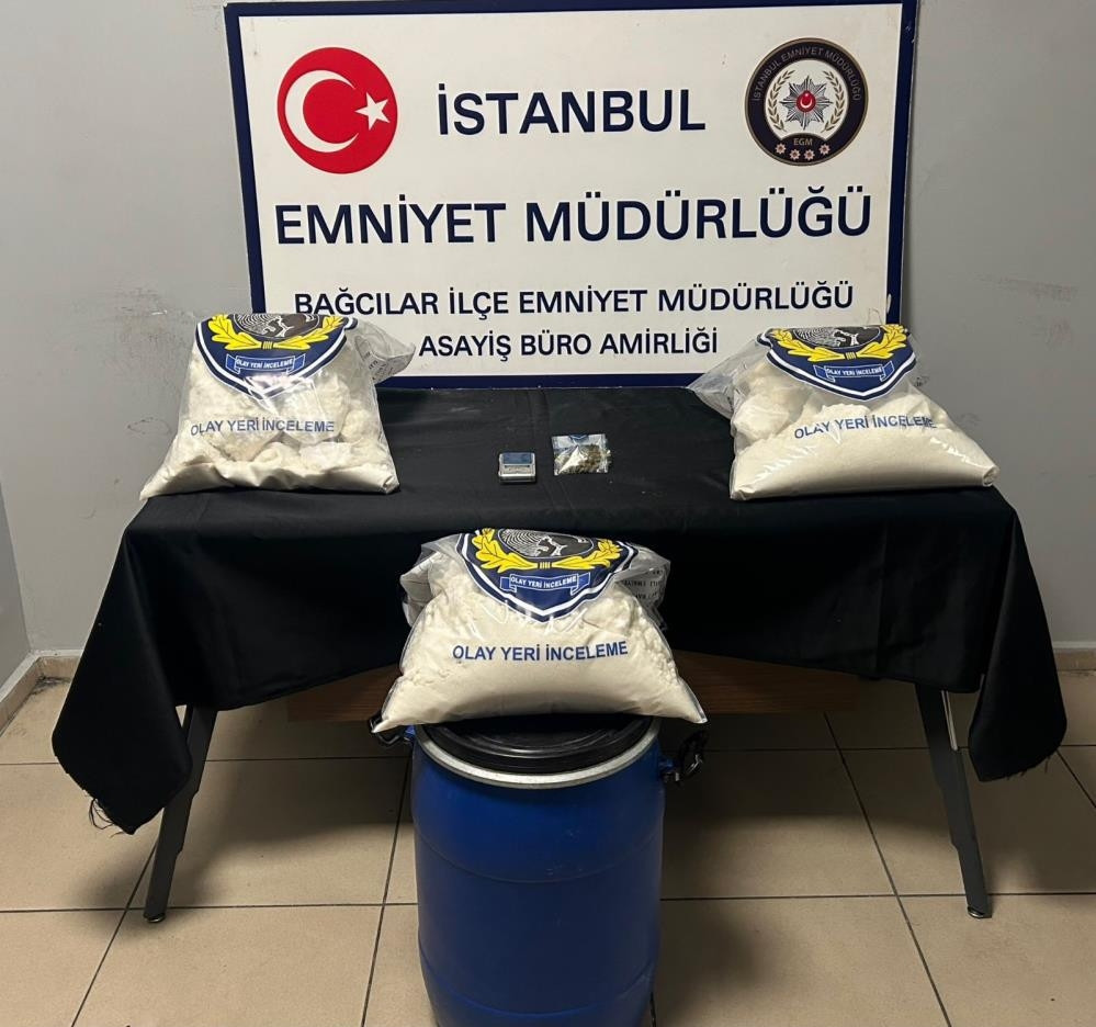 Bağcılar'da uyuşturucu imalathanesine baskın: 22 kilo 970 gram uyuşturucu ele geçirildi
