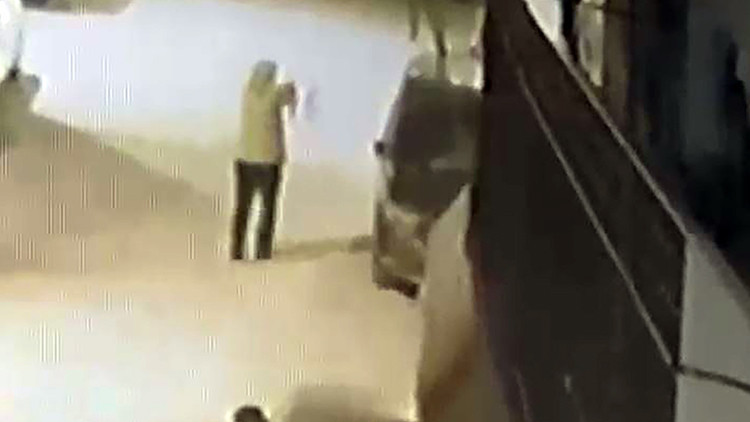 Araçlarına peş peşe ateş açıldı: Evimizde yatmaya korkar hale geldik