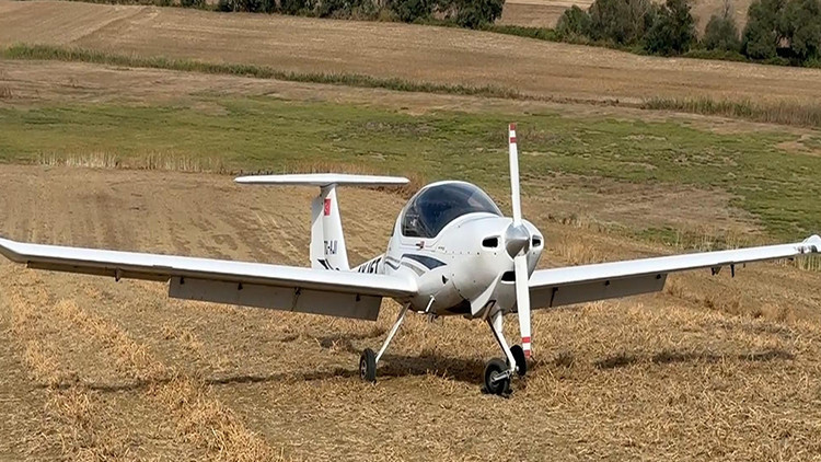 Tekirdağ'da eğitim uçağı tarlaya zorunlu iniş yaptı: Pilotların durumu iyi