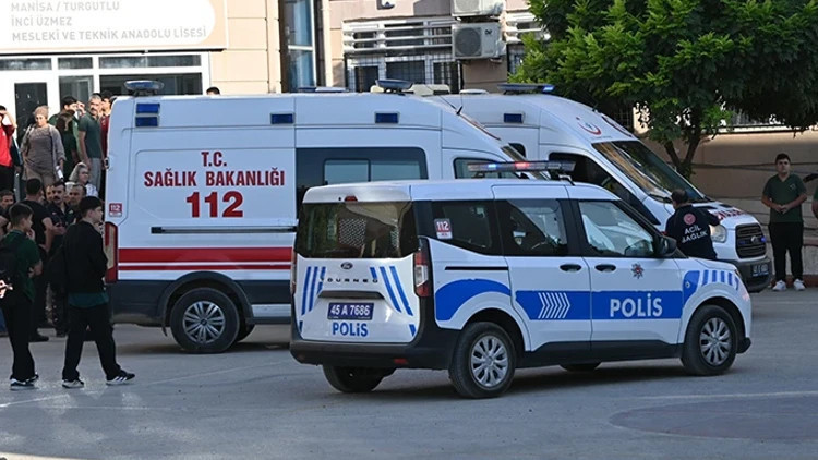 Manisa'da okul yakınındaki saldırıya ilişkin anne ve baba dahil 7 şüpheli tutuklandı