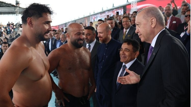 Cumhurbaşkanı Erdoğan, Yağlı Güreş Cumhurbaşkanlığı Kupası'nı izledi