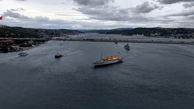 İstanbul Boğazı'nda görkemli geçit: Preveze Deniz Zaferi 488'inci yıl dönümünde kutlandı