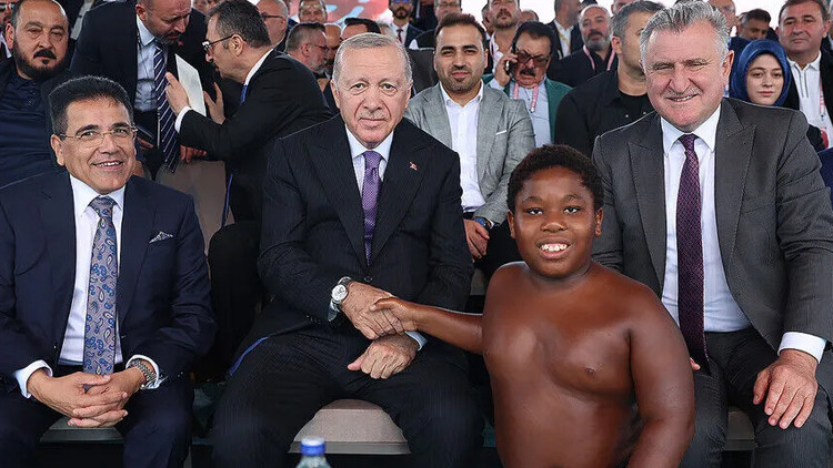 Er meydanlarının minik pehlivanı "Arap Osman"ın hedefi başpehlivanlık!