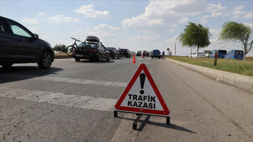 Kütahya'da iki otomobil çarpıştı: 2 ölü, 8 yaralı