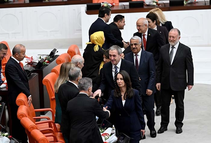 TBMM 28. Dönem 5. Yasama Yılı başladı Mecliste dikkat çeken kareler TBMM 28. Dönem 5. Yasama Yılı başladı Mecliste dikkat çeken kareler