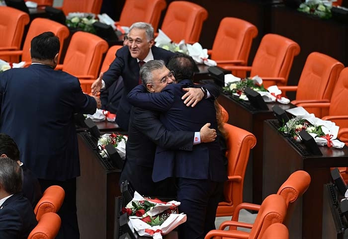 TBMM 28. Dönem 5. Yasama Yılı başladı Mecliste dikkat çeken kareler TBMM 28. Dönem 5. Yasama Yılı başladı Mecliste dikkat çeken kareler
