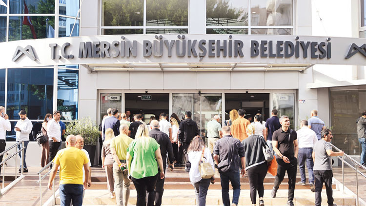 Mersin’de belediye operasyonu: Vahap Seçer gözaltında
