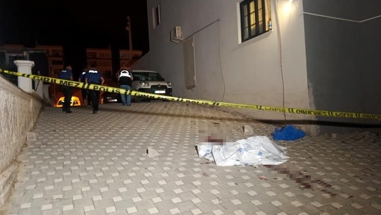 Sevgilisinin eski kocasından kaçmak isterken 3'üncü kattan düşüp, yaşamını yitirdi