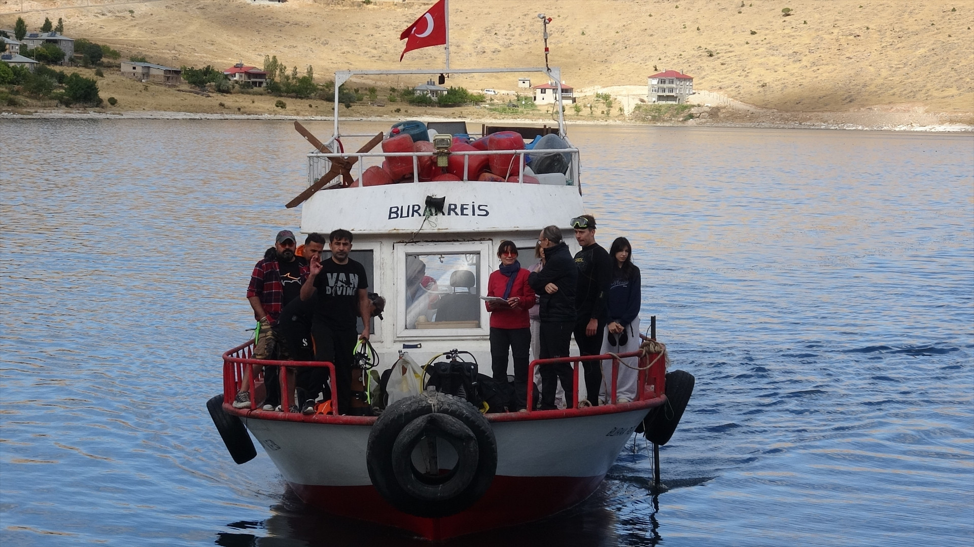 VAN GÖLÜ HALA GİZEMİNİ KORUMAKTA