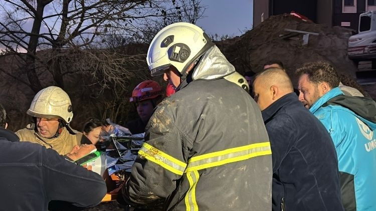 ÇOMÜ Yerleşkesi'nde toprak kayması, 2 işçi kurtarıldı