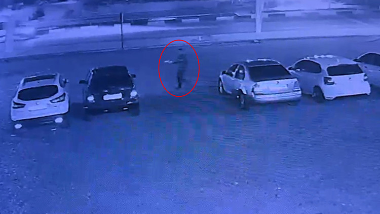 Antalya'da oto galeri kundaklandı: 6 otomobil benzinle ateşe verildi