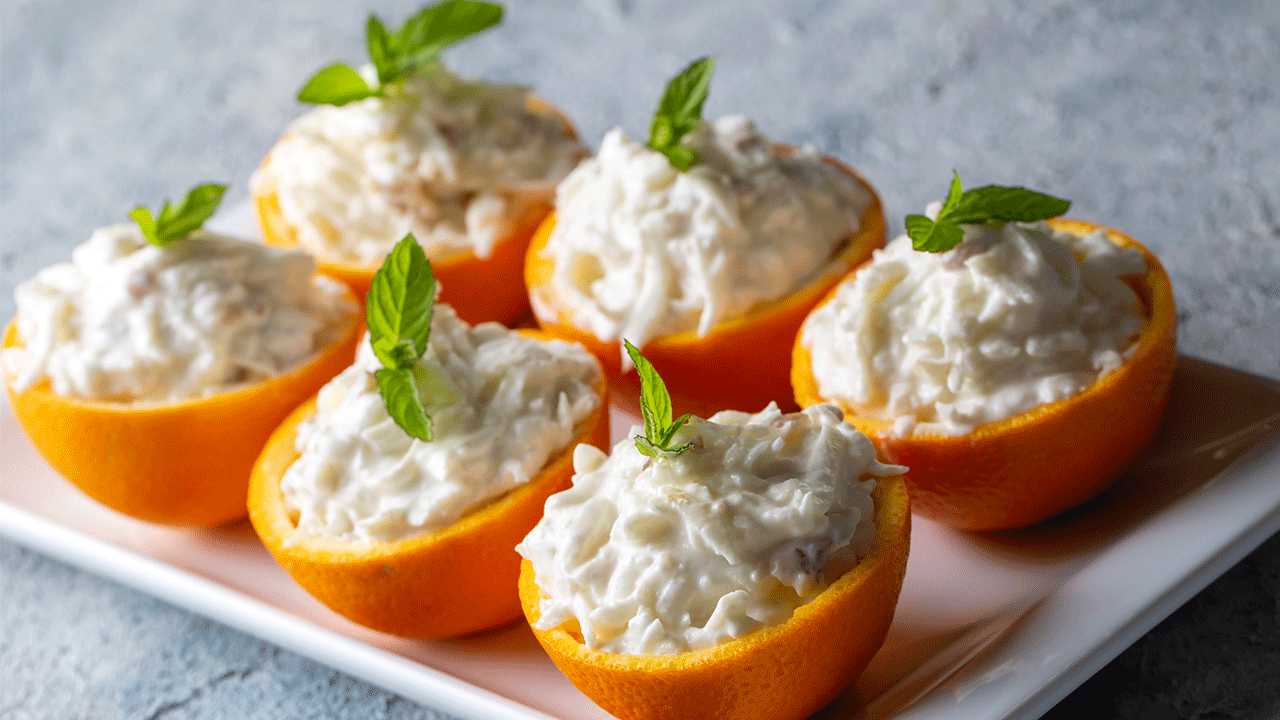 Portakal kabuğunda elmalı kereviz salatası tarifi