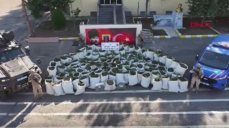 Diyarbakır'daki uyuşturucu operasyonunda 2,2 ton esrar ele geçirildi