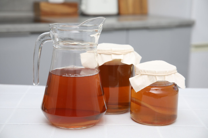 Şişedeki şifa şüphesi: Hazır kefir ve kombucha gerçekten faydalı mı Şişedeki şifa şüphesi: Hazır kefir ve kombucha gerçekten faydalı mı