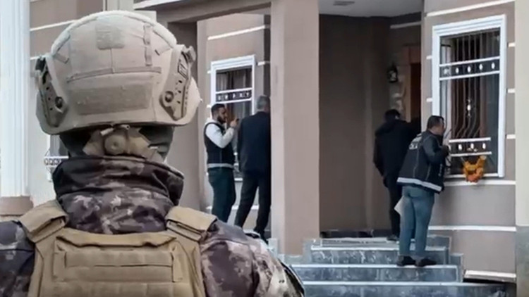 Hakkari merkezli 5 ilde operasyon: Uyuşturucu gelirlerine milyarlık darbe