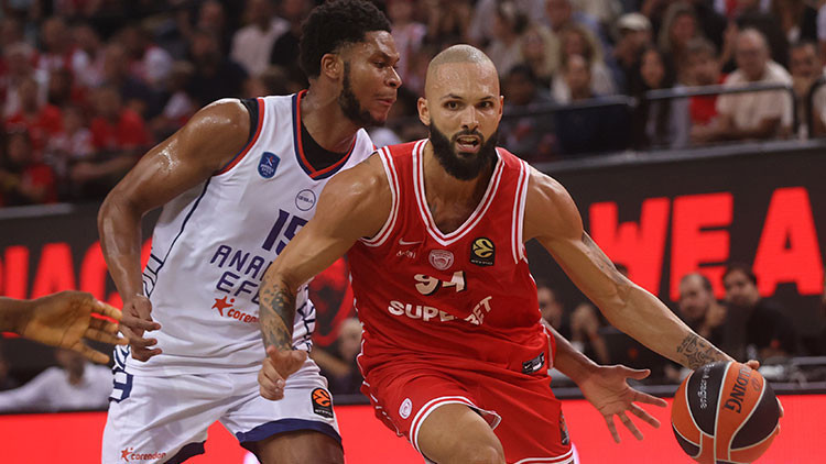 Olympiacos Defeat Anadolu Efes 89-66 in EuroLeague; Pablo Laso Addresses Mike James Injury