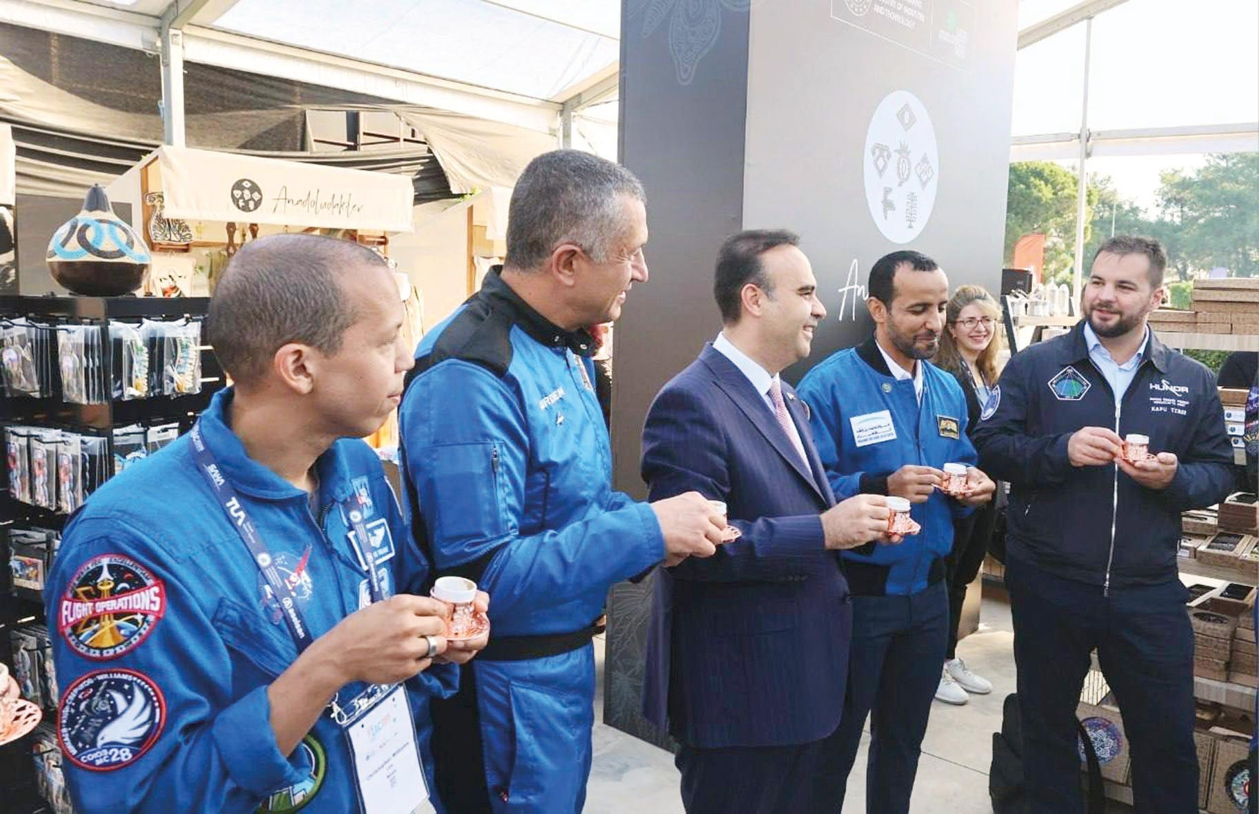 Bakan Kacır Uzay Kongresi’nde astronotlarla pazar gezdi