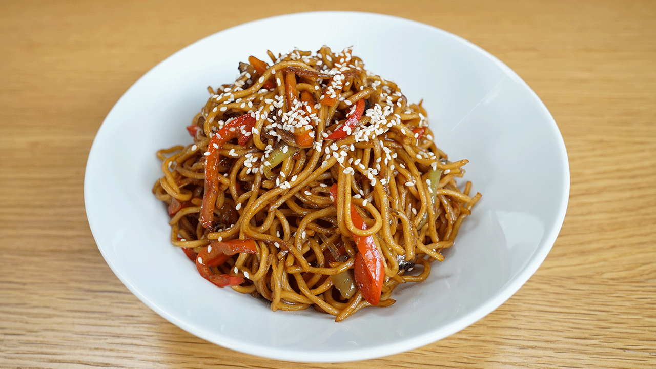 Sebzeli noodle nasıl yapılır Yanına ne gider