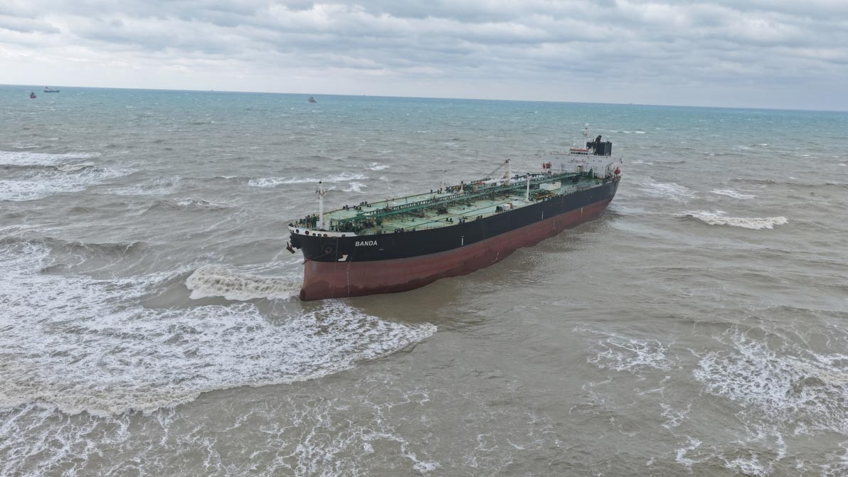 Sarıyer'de sürüklenen tanker kurtarıldı