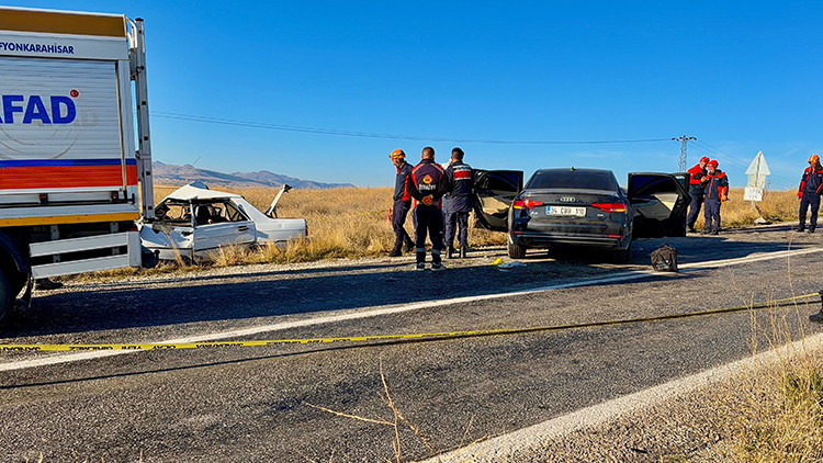 4 Dead, 4 Injured in Head-On Car Collision in Afyonkarahisar
