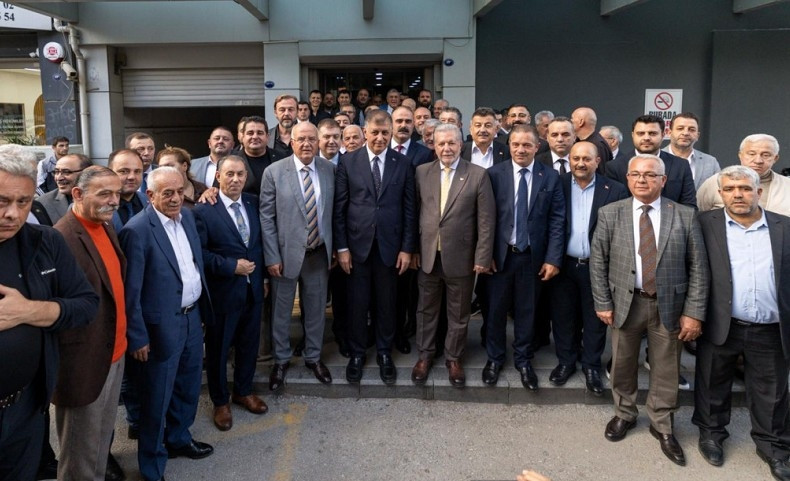 Başkan Tugay’dan çifte müjde: Suya indirim, ulaşım zamsız