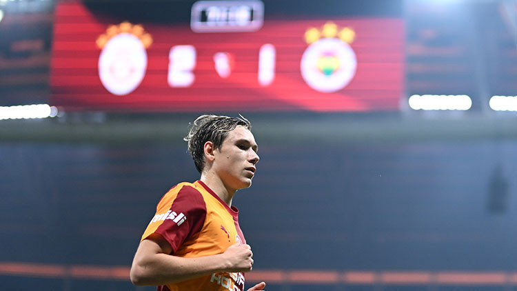 Aleksey Batrakov'un İlk Derbi Performansı Taraftarlardan Tam Not Aldı