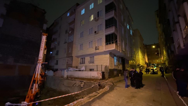 Bahçelievler'de iki binanın zemininde çökme: 20 daire tahliye edildi