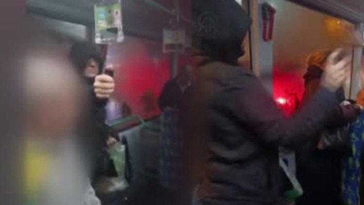 Kadıköy'de İETT otobüsünde panik: Kadına vurdu, yolculara biber gazı sıkıp kaçtı