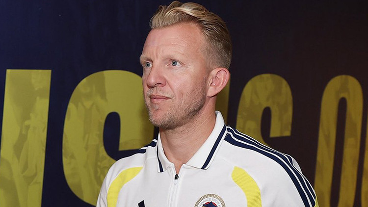Fenerbahçe'de Yeni Dönem: Dirk Kuyt Geçici Teknik Sorumlu Oldu