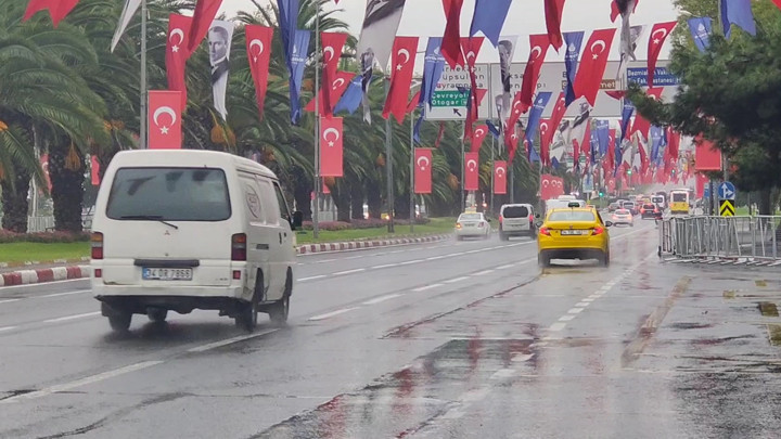 İstanbul'da 29 Ekim nedeniyle kapatılan yollar trafiğe açıldı