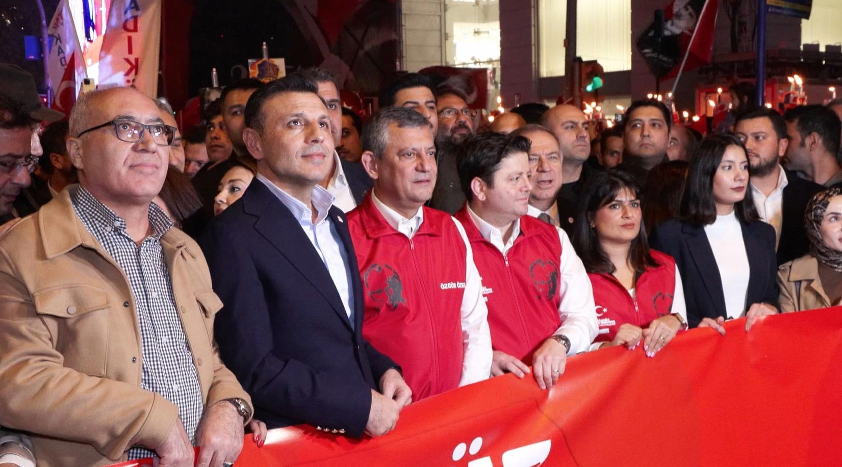 "Cumhuriyet özgürlüktür eşitliktir"