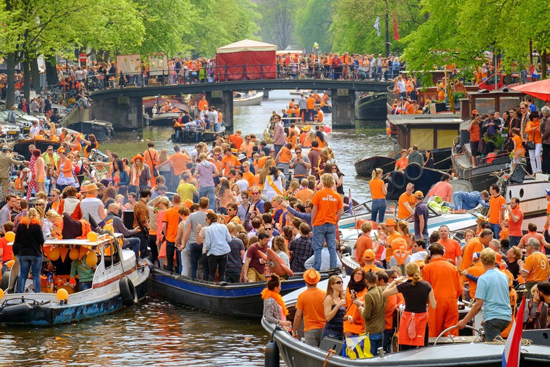 Bir günlüğüne turuncuya bürünen şehir