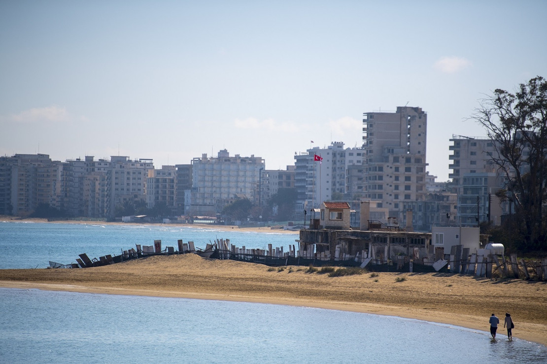 Sana dün Bellaspaıs'ten baktık aziz Kıbrıs 
