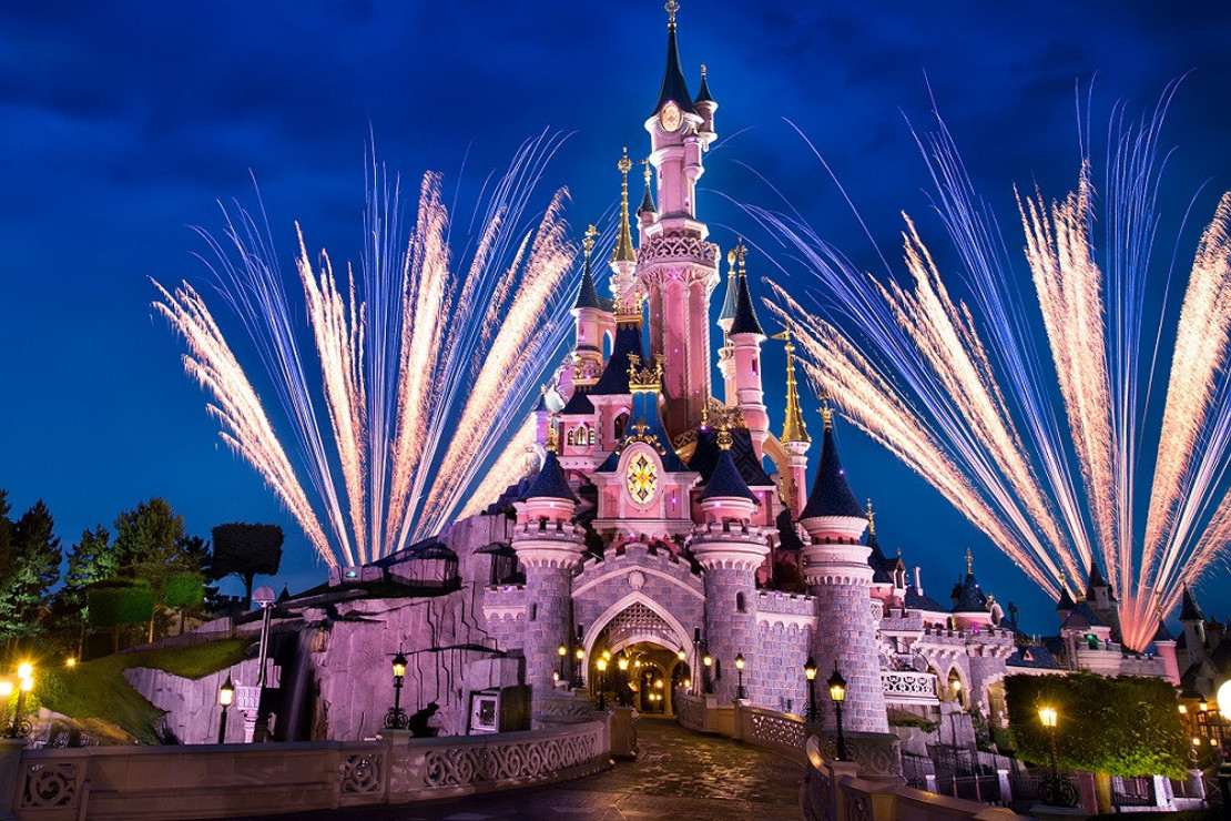 Yetişkinlere, Disneyland ve benzerlerinin daveti!   