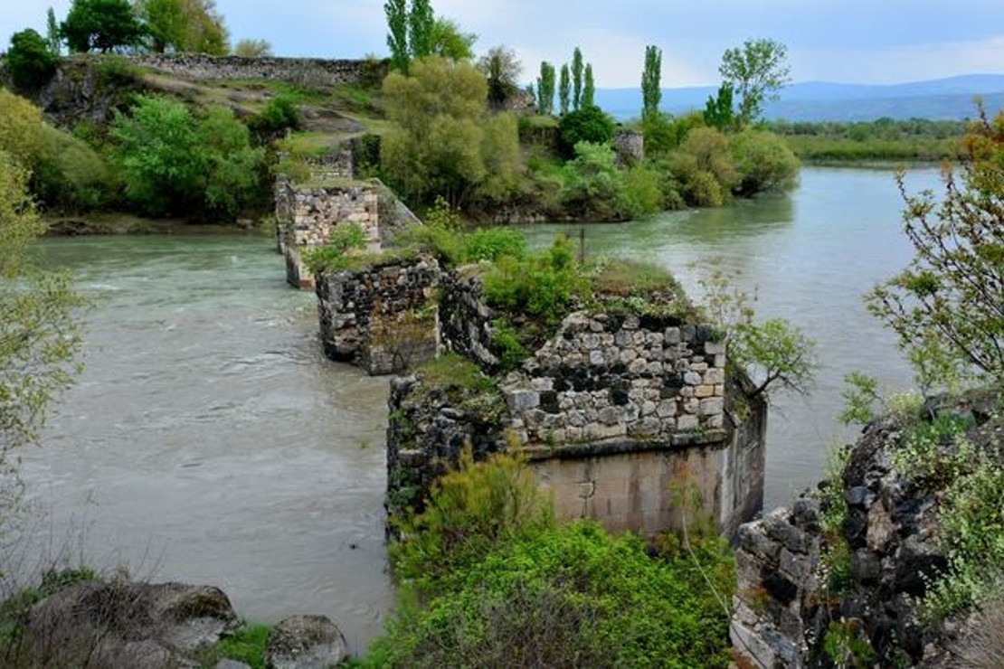 Boğazkesen Köprüsü restore edilmezse yok olacak