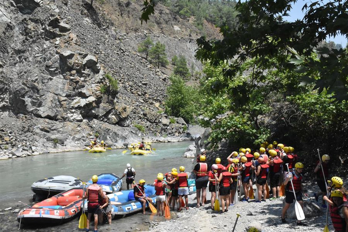 Dalaman Çayı'nda rafting heyecanı turistleri cezbediyor