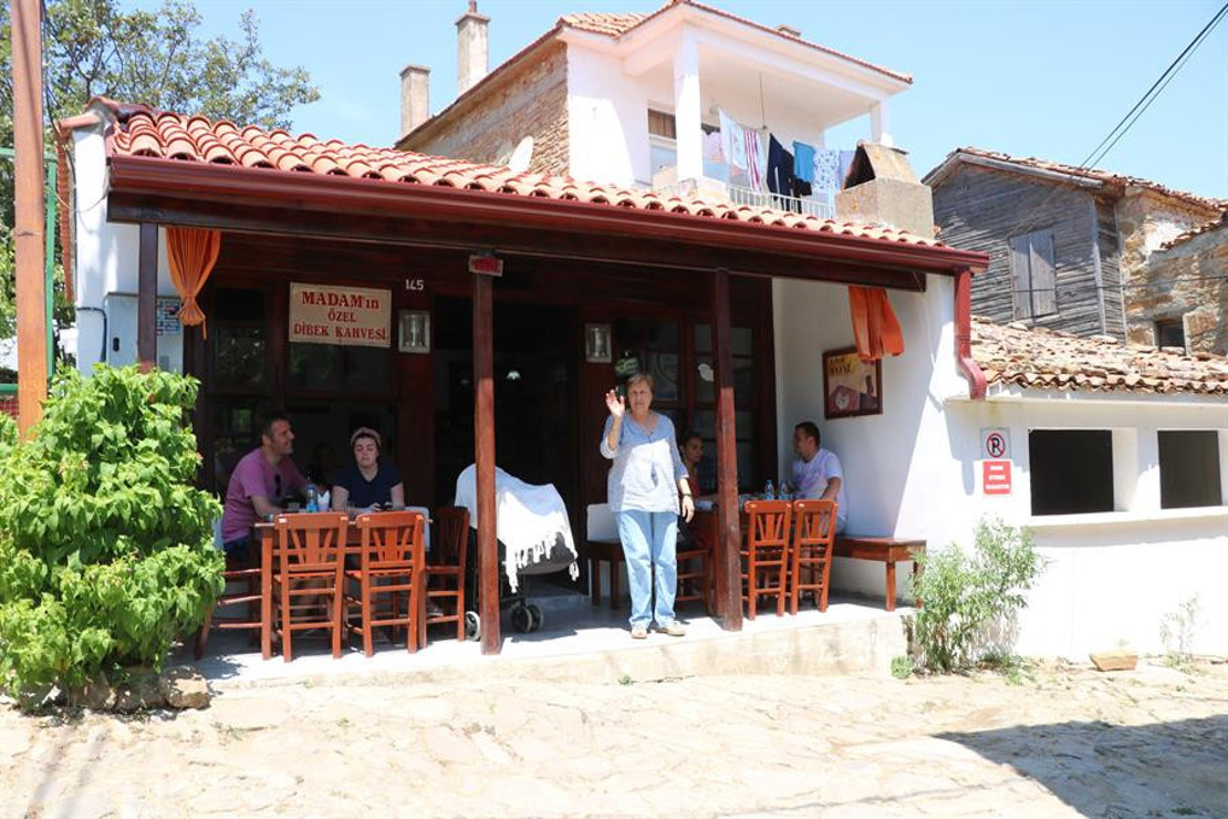 Gökçeada'da 'Madam'ın dibek kahvesi' lezzeti